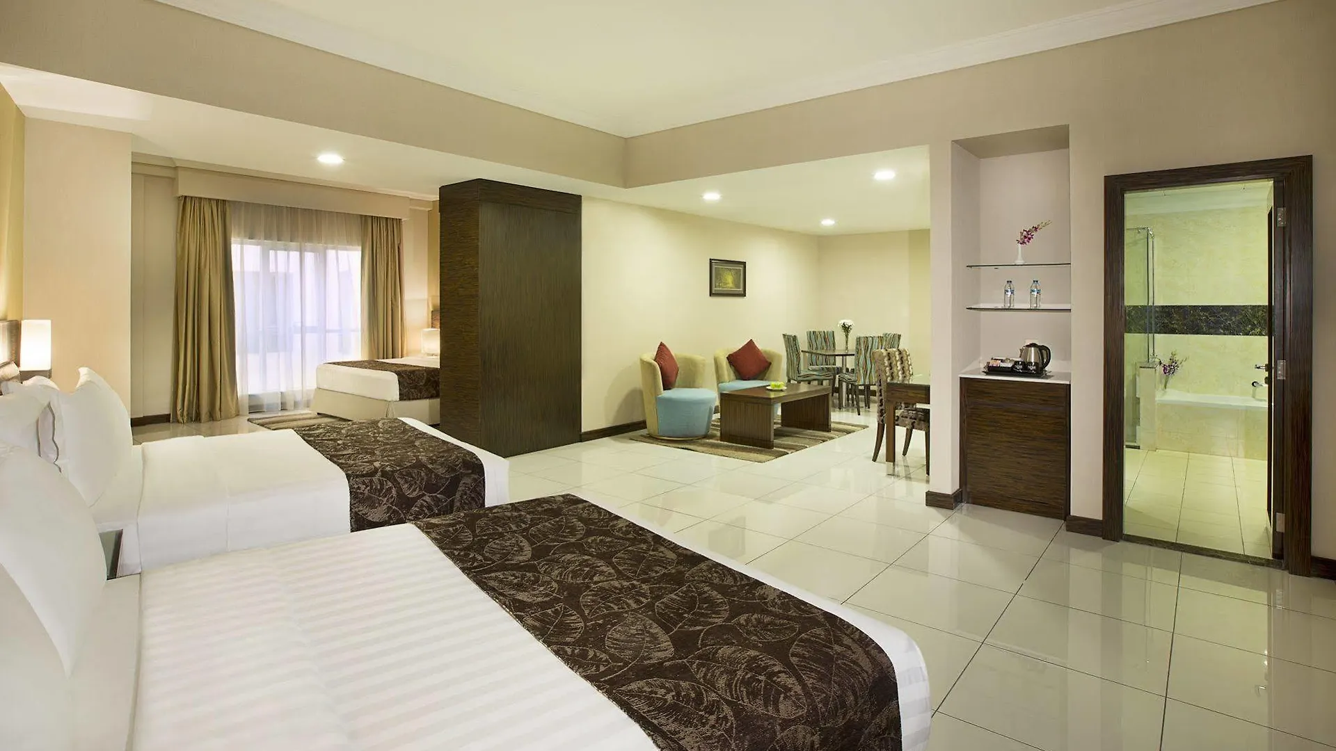 ***  דובאי Gateway Hotel איחוד האמירויות הערביות